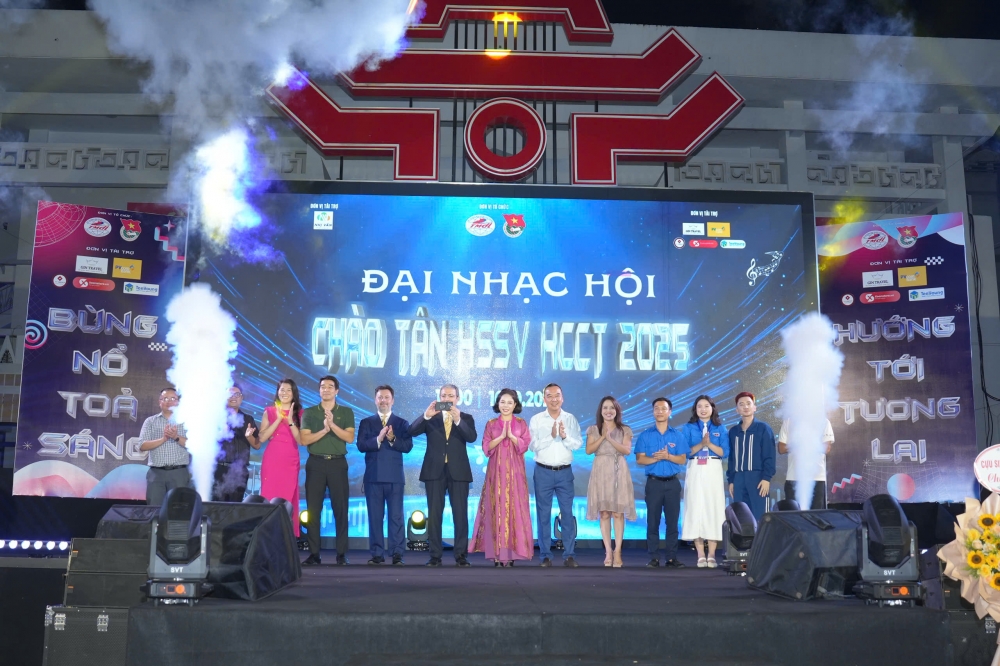 Bùng nổ đêm nhạc hội chào tân học sinh, sinh viên năm 2025 của HCCT