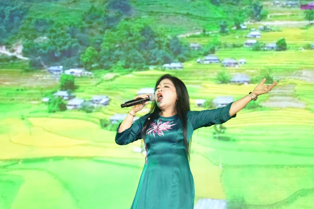 Bùng nổ đêm nhạc hội chào tân học sinh, sinh viên năm 2025 của HCCT