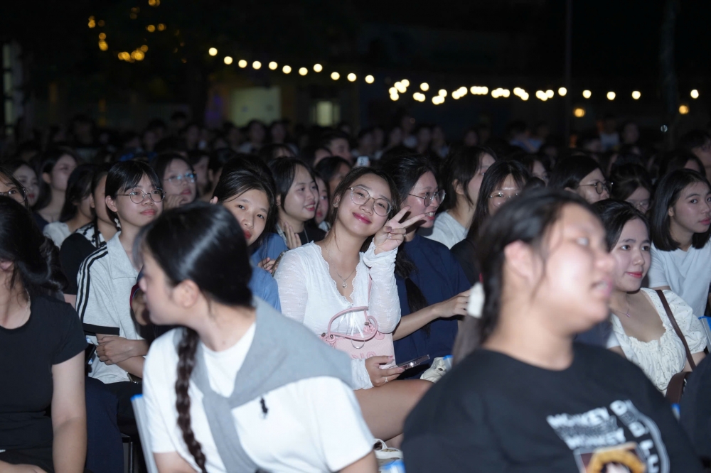 Bùng nổ đêm nhạc hội chào tân học sinh, sinh viên năm 2025 của HCCT