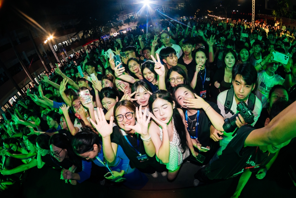 Bùng nổ đêm nhạc hội chào tân học sinh, sinh viên năm 2025 của HCCT