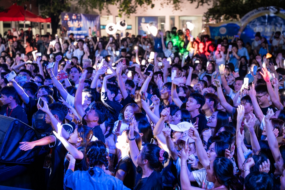 Bùng nổ đêm nhạc hội chào tân học sinh, sinh viên năm 2025 của HCCT