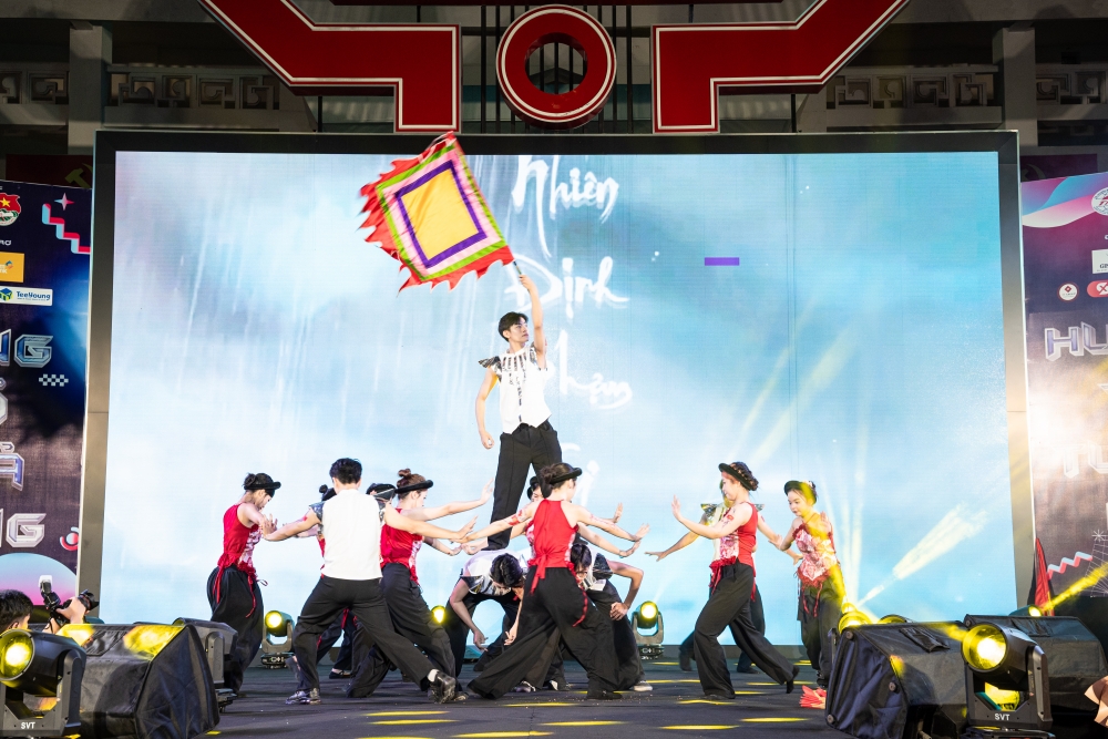 Bùng nổ đêm nhạc hội chào tân học sinh, sinh viên năm 2025 của HCCT