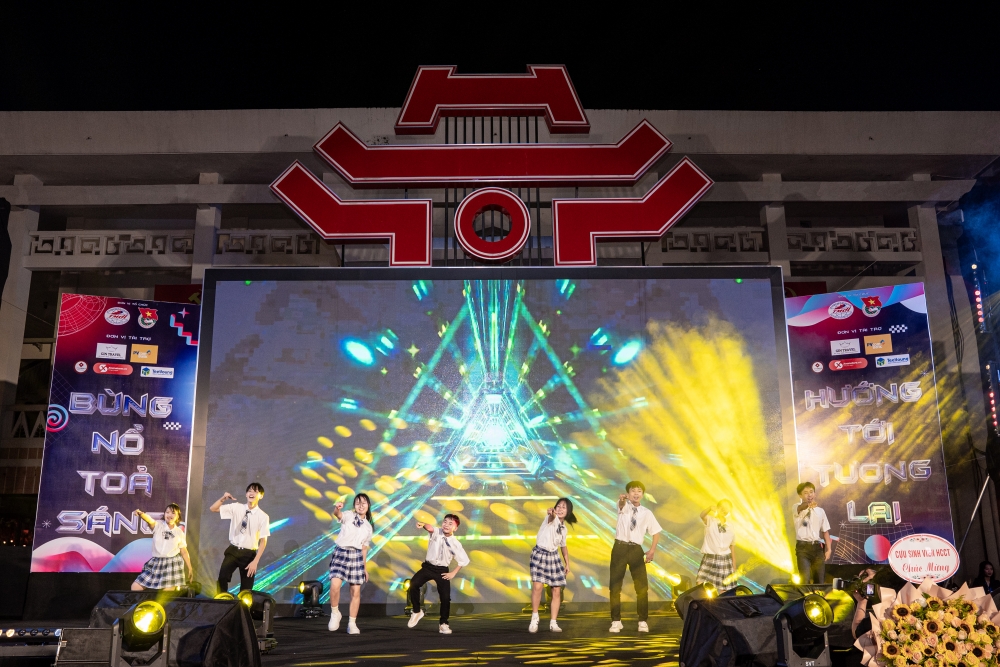 Bùng nổ đêm nhạc hội chào tân học sinh, sinh viên năm 2025 của HCCT