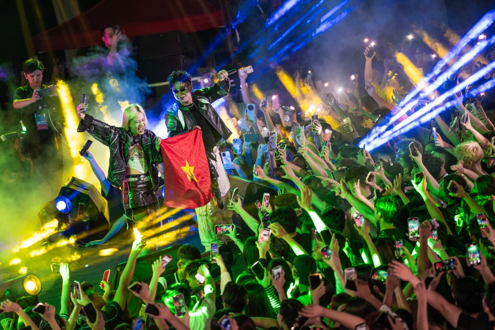 Bùng nổ đêm nhạc hội chào tân học sinh, sinh viên năm 2025 của HCCT