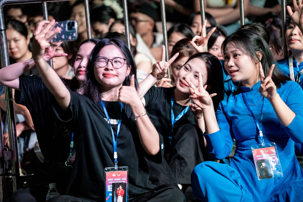 Bùng nổ đêm nhạc hội chào tân học sinh, sinh viên năm 2025 của HCCT