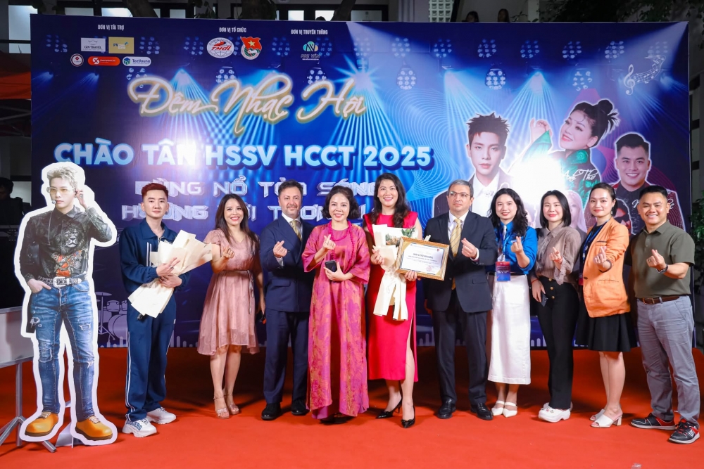 Bùng nổ đêm nhạc hội chào tân học sinh, sinh viên năm 2025 của HCCT