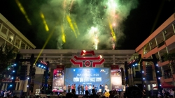 bu ng no dem nha c ho i cha o tan ho c sinh sinh vien nam 2025 cu a hcct