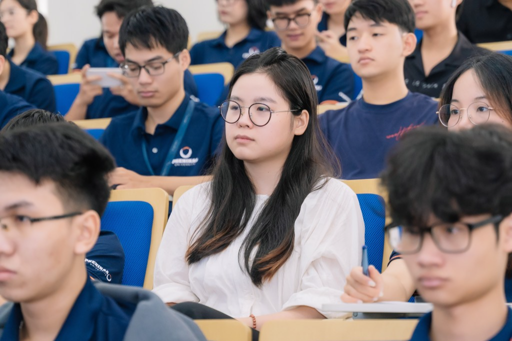 Nữ sinh khoa học nuôi ước mơ làm sạch những dòng sông