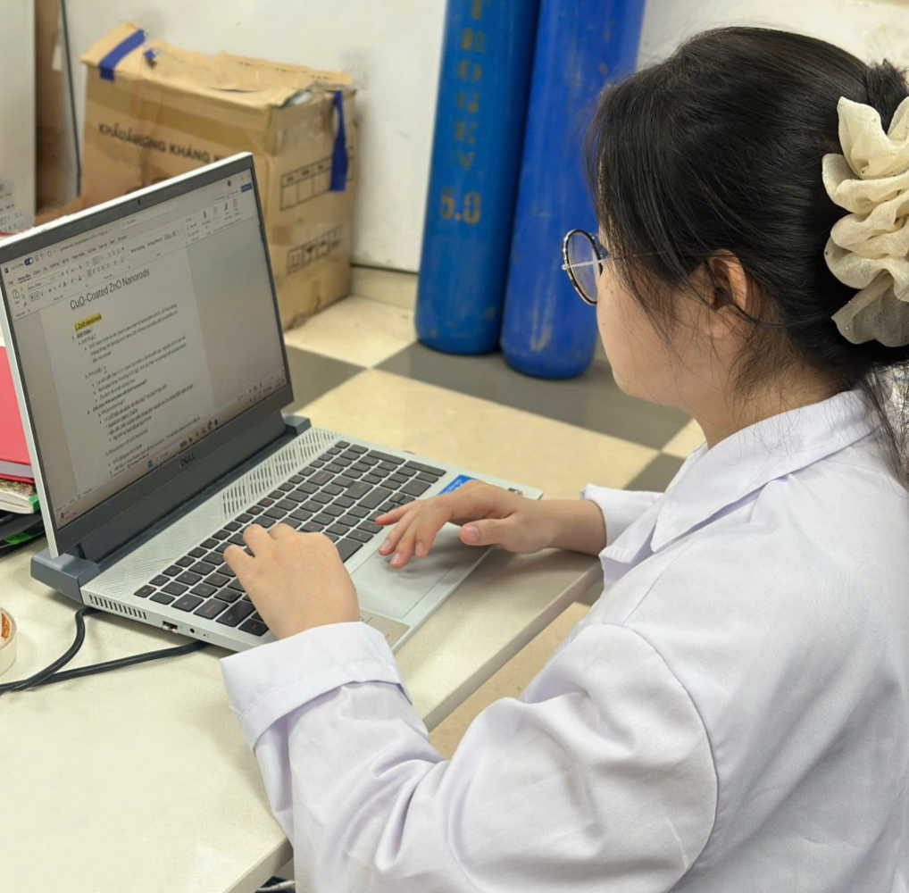 Nữ sinh khoa học nuôi ước mơ làm sạch những dòng sông