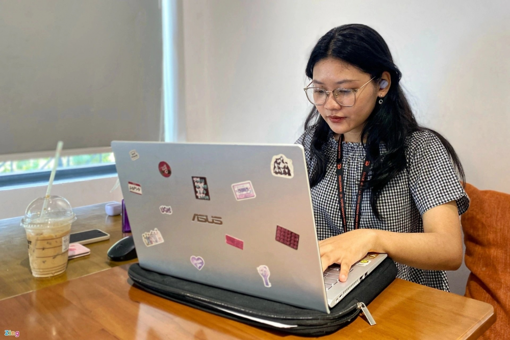 Áp lực chi tiêu cuối năm của người trẻ