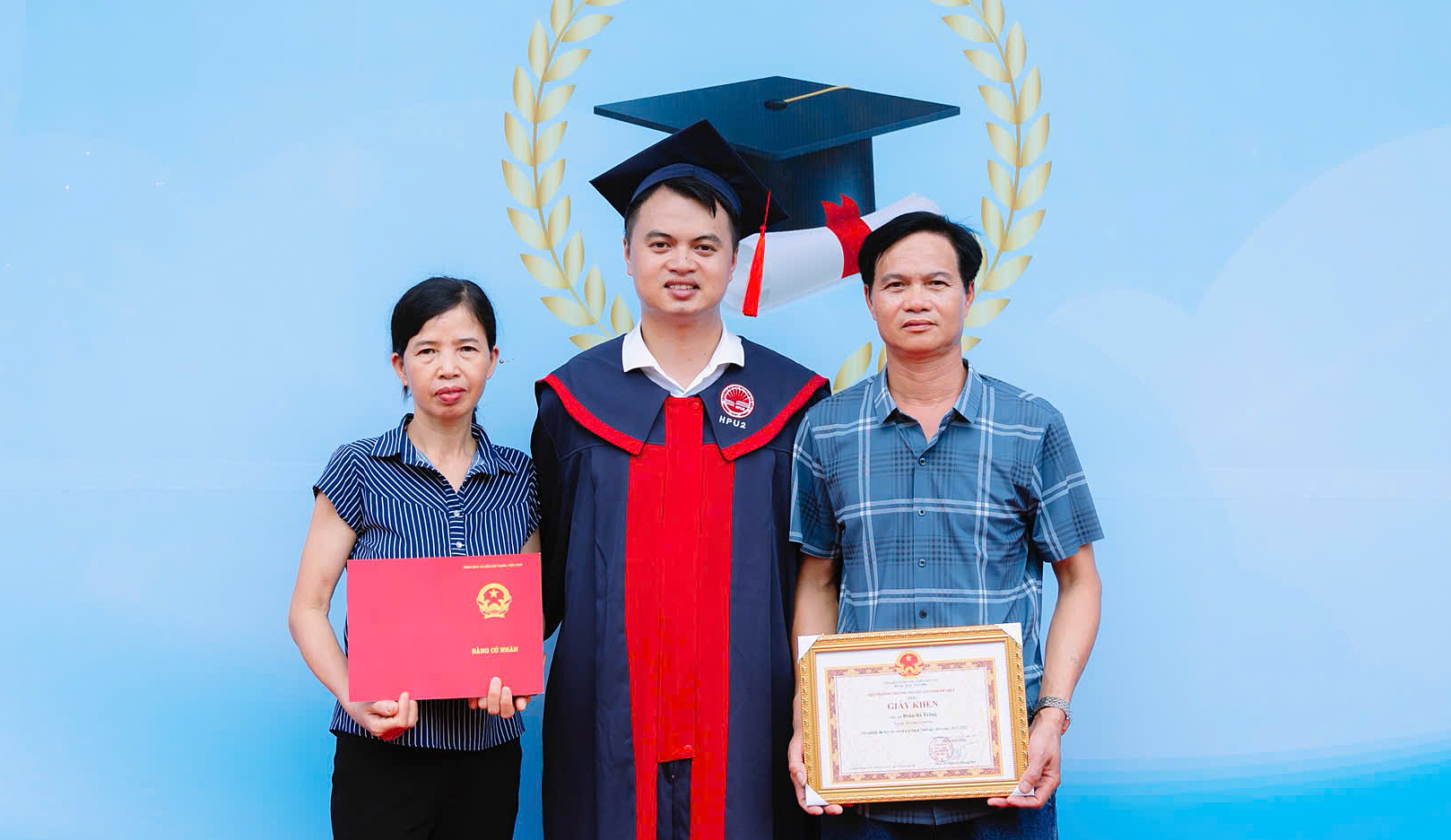 Tìm lại đam mê sau 10 năm: Hành trình đặc biệt của một thủ khoa sư phạm