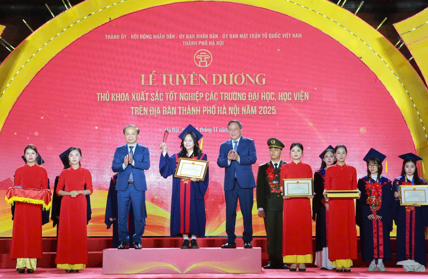 Thủ khoa "ngôn ngữ hiếm" và sự lựa chọn không đi theo lối mòn