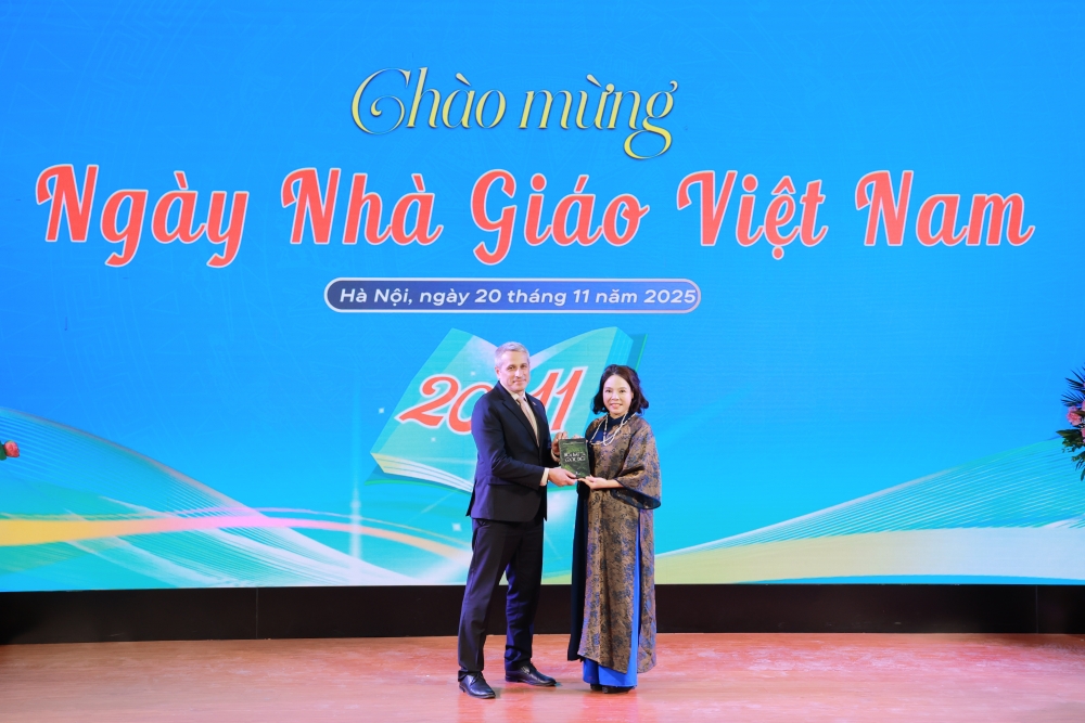 Khát vọng đổi mới trong dấu mốc 60 năm phát triển