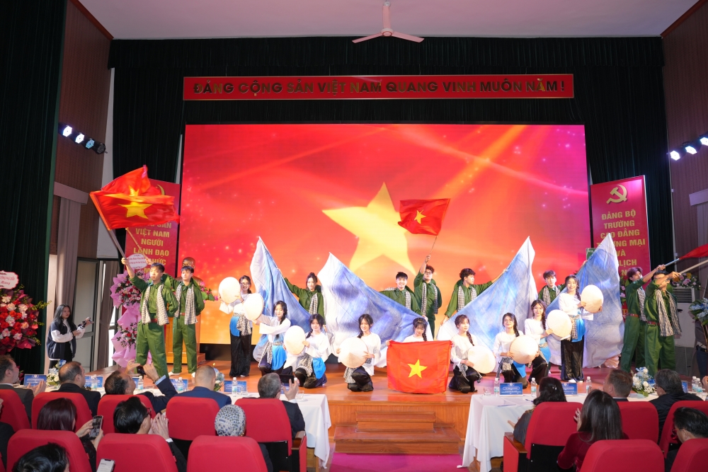 Khát vọng đổi mới trong dấu mốc 60 năm phát triển