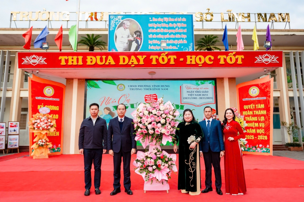 Thầy và trò THCS Lĩnh Nam kỷ niệm 43 năm Ngày Nhà giáo Việt Nam