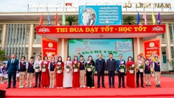 thay va tro truong thcs linh nam ky niem 43 nam ngay nha giao viet nam