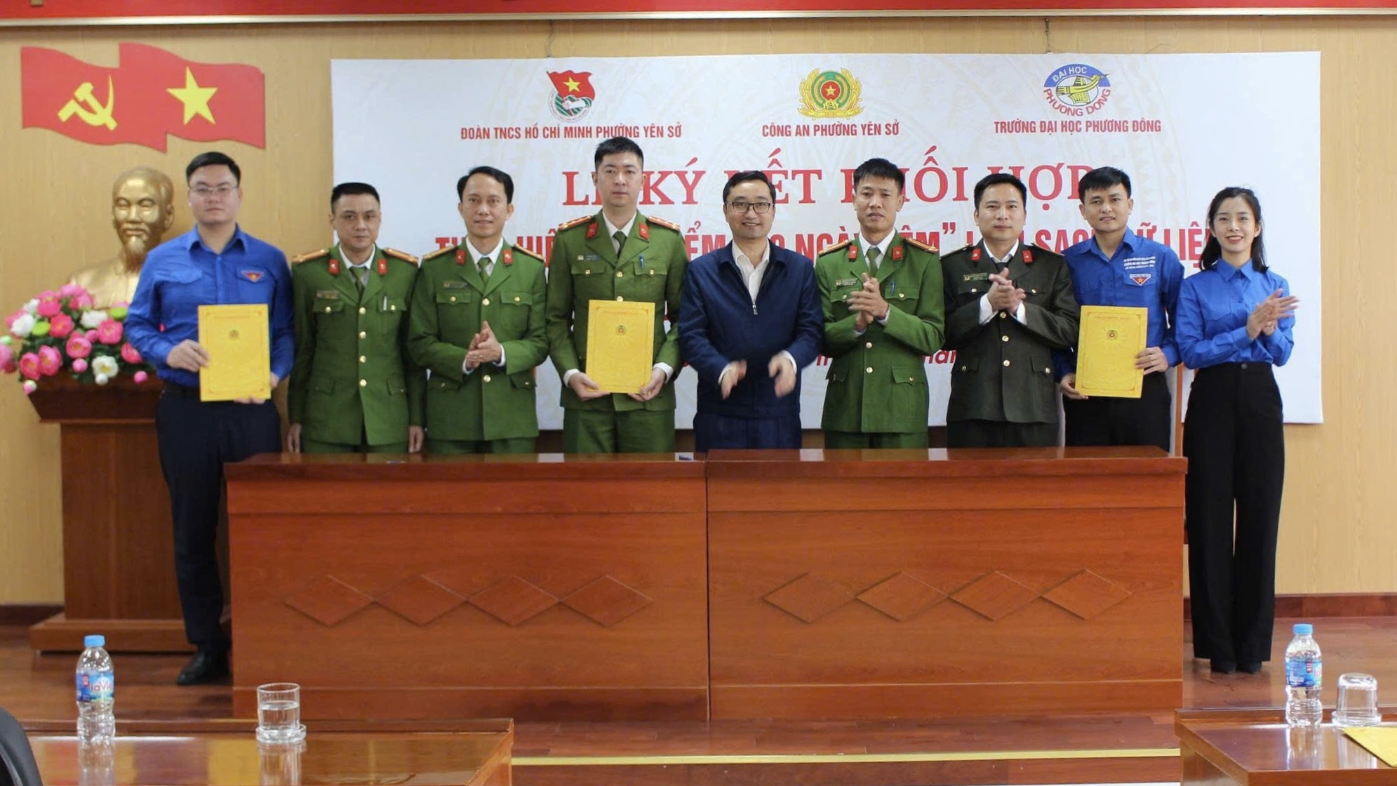 Đoàn viên, thanh niên phường Yên Sở tham gia cao điểm làm sạch dữ liệu phương tiện