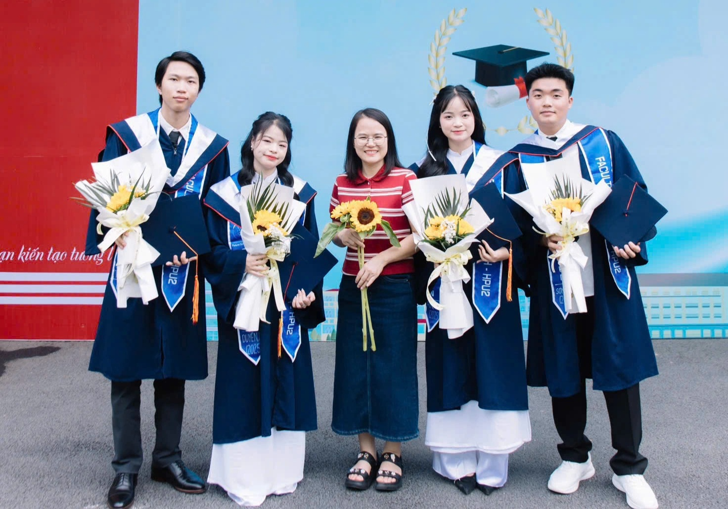 Từ “ông bố sinh viên” đến thủ khoa xuất sắc: Hành trình vươn lên từ những ngày tăm tối