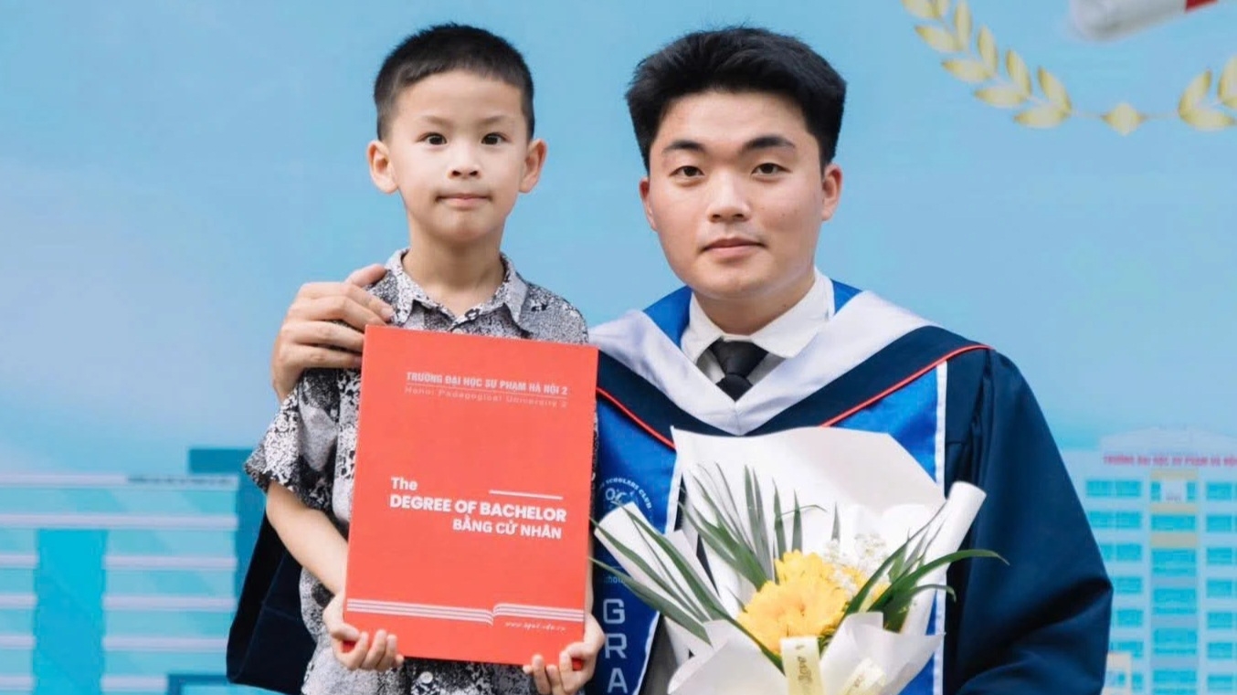Từ “ông bố sinh viên” đến thủ khoa xuất sắc: Hành trình vươn lên từ những ngày tăm tối