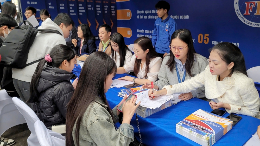 Nhiều trường đại học bỏ tổ hợp truyền thống, giảm xét học bạ