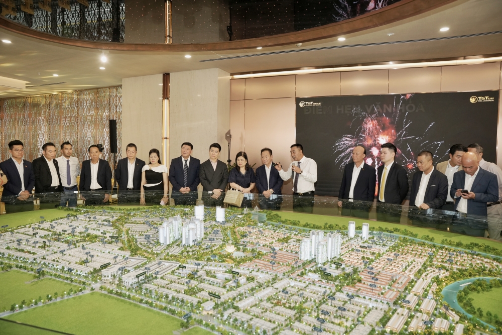 Nguyễn Anh Tuấn - Phó Tổng Giám đốc T&T Group chia sẻ về các phân khu tại sa bàn của dự án T&T City Millennia