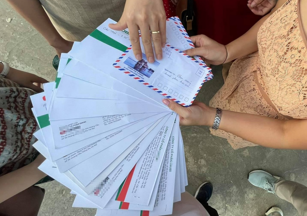 Áp lực "không hồi kết" của giới trẻ trong "mùa cưới"