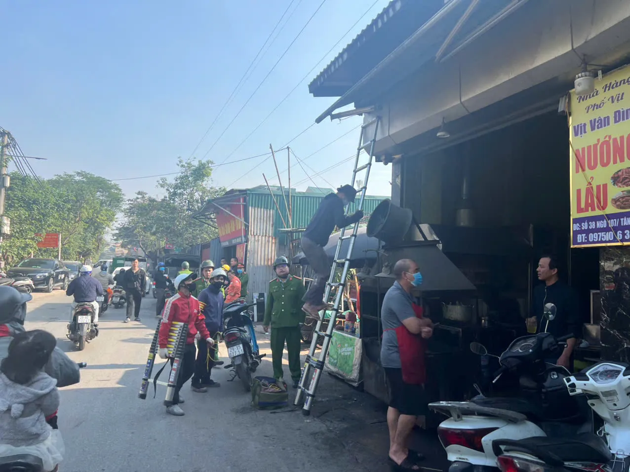 Duy trì xử lý vi phạm trật tự đô thị, vệ sinh môi trường tuyến phố trọng điểm trong tháng 12/2025 Duy trì xử lý vi phạm trật tự đô thị, vệ sinh môi trường tuyến phố trọng điểm trong tháng 12/2025