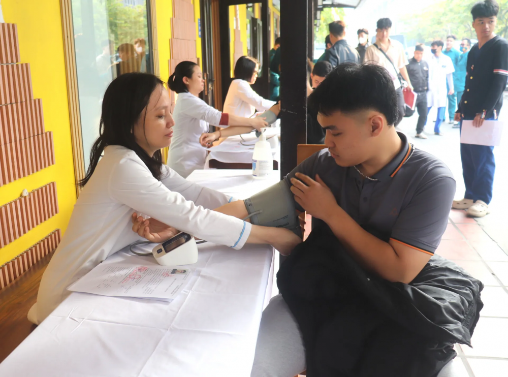 Hơn 400 thanh niên khám sức khỏe thực hiện nghĩa vụ quân sự, công an Nhân dân Hơn 400 thanh niên khám sức khỏe thực hiện nghĩa vụ quân sự, công an Nhân dân