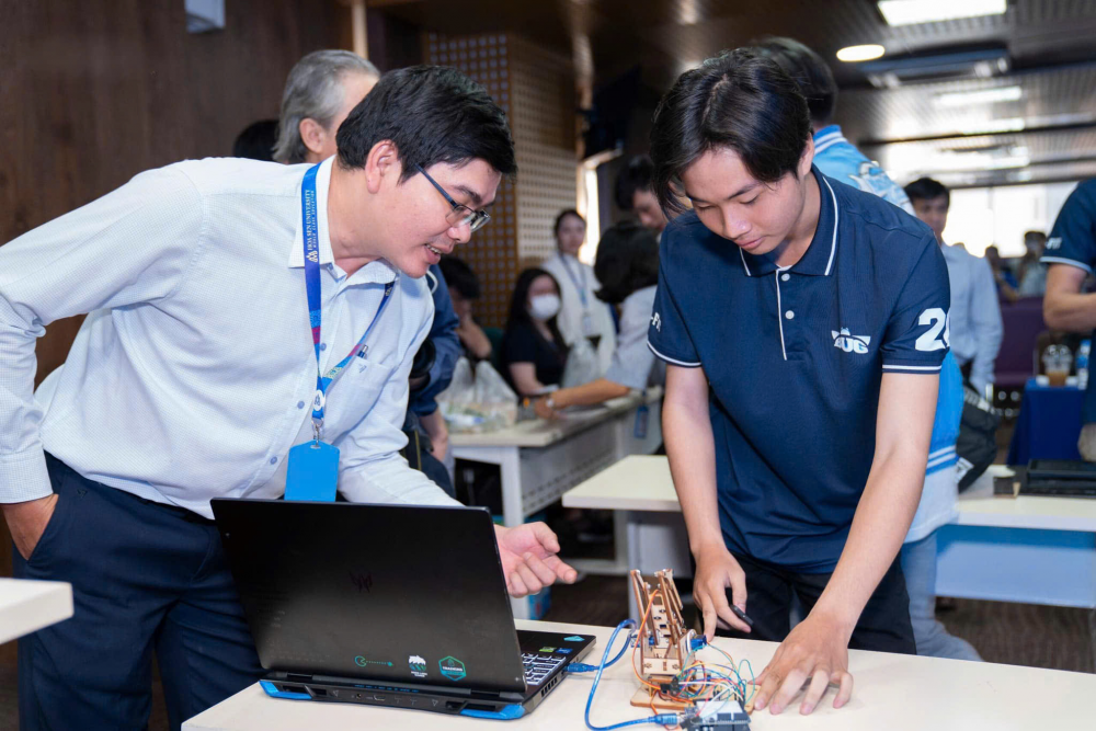 Gen Z nên ưu tiên những yếu tố nào để chọn ngành học trong kỷ nguyên AI? Gen Z nên ưu tiên những yếu tố nào để chọn ngành học trong kỷ nguyên AI?