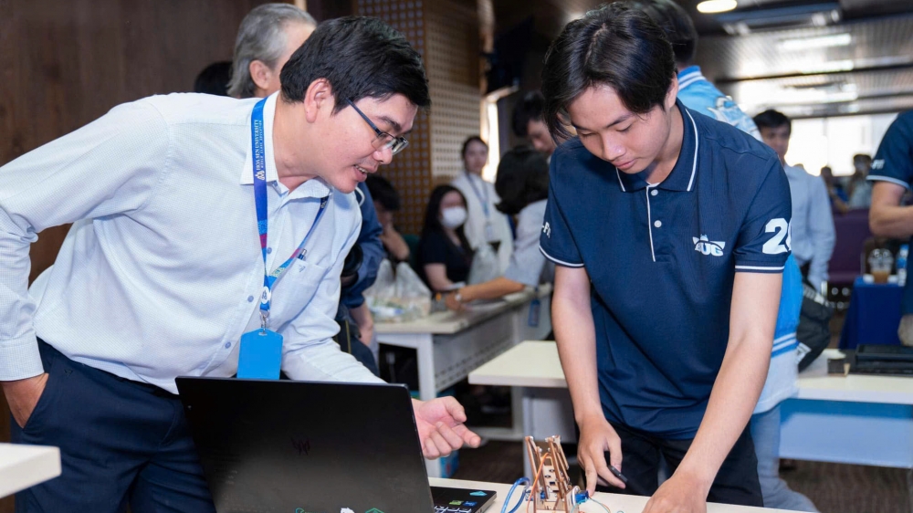 Gen Z nên ưu tiên những yếu tố nào để chọn ngành học trong kỷ nguyên AI?