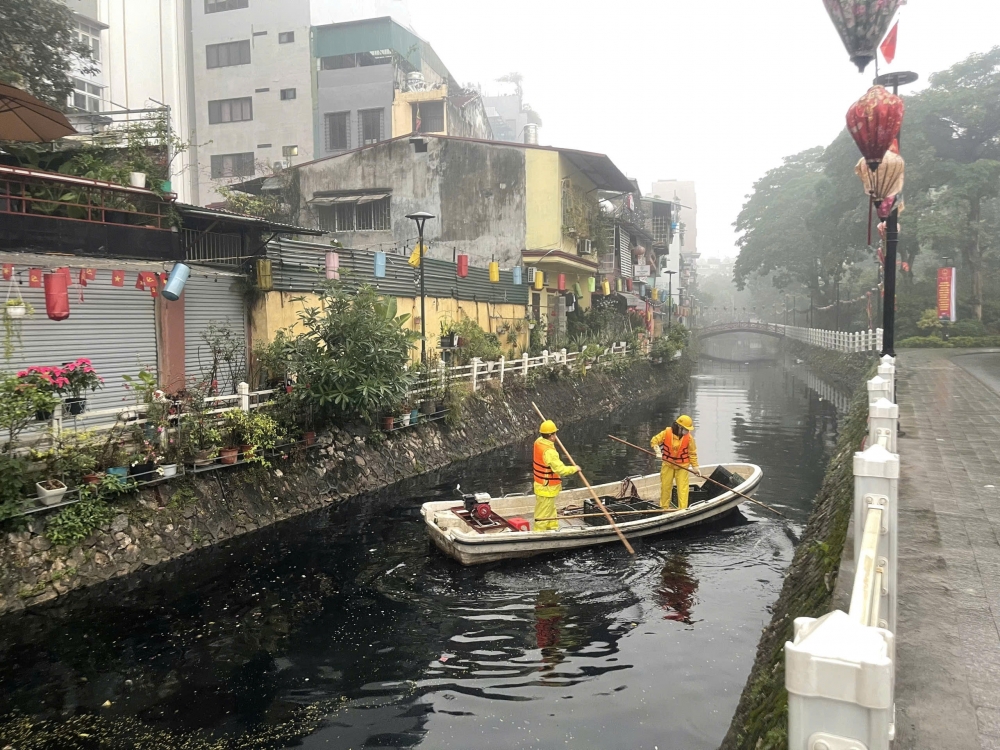 Hà Nội tăng cường triển khai kế hoạch đảm bảo trật tự đô thị: Lực lượng thoát nước vào cuộc quyết liệt