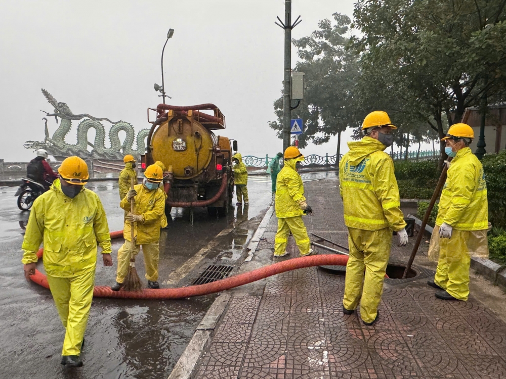 Hà Nội tăng cường triển khai kế hoạch đảm bảo trật tự đô thị: Lực lượng thoát nước vào cuộc quyết liệt