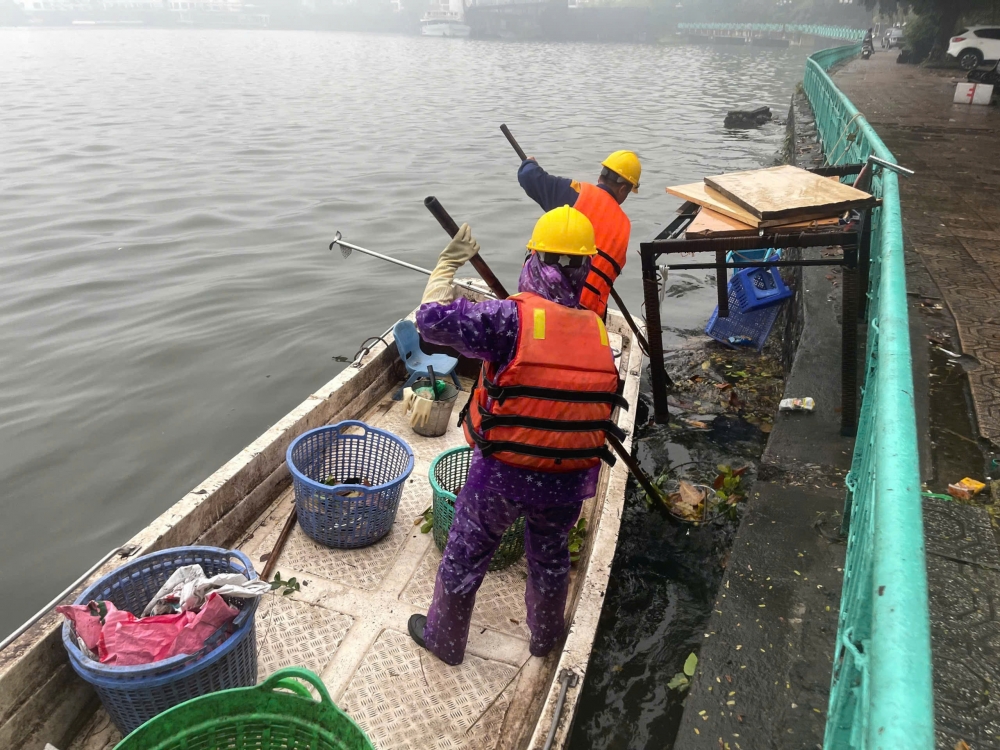 Hà Nội tăng cường triển khai kế hoạch đảm bảo trật tự đô thị: Lực lượng thoát nước vào cuộc quyết liệt