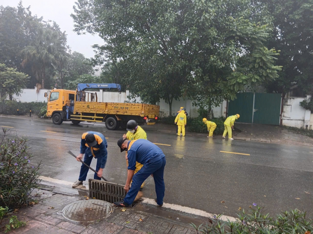 Hà Nội tăng cường triển khai kế hoạch đảm bảo trật tự đô thị: Lực lượng thoát nước vào cuộc quyết liệt