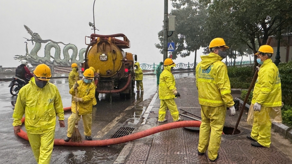 Hà Nội tăng cường triển khai kế hoạch đảm bảo trật tự đô thị: Lực lượng thoát nước vào cuộc quyết liệt