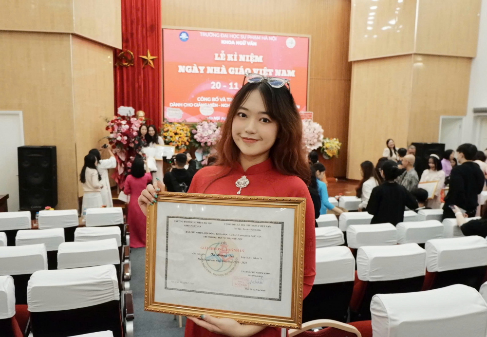 Hành trình chạm tới điểm số gần như tuyệt đối của thủ khoa sư phạm Ngữ văn Hành trình chạm tới điểm số gần như tuyệt đối của thủ khoa sư phạm Ngữ văn