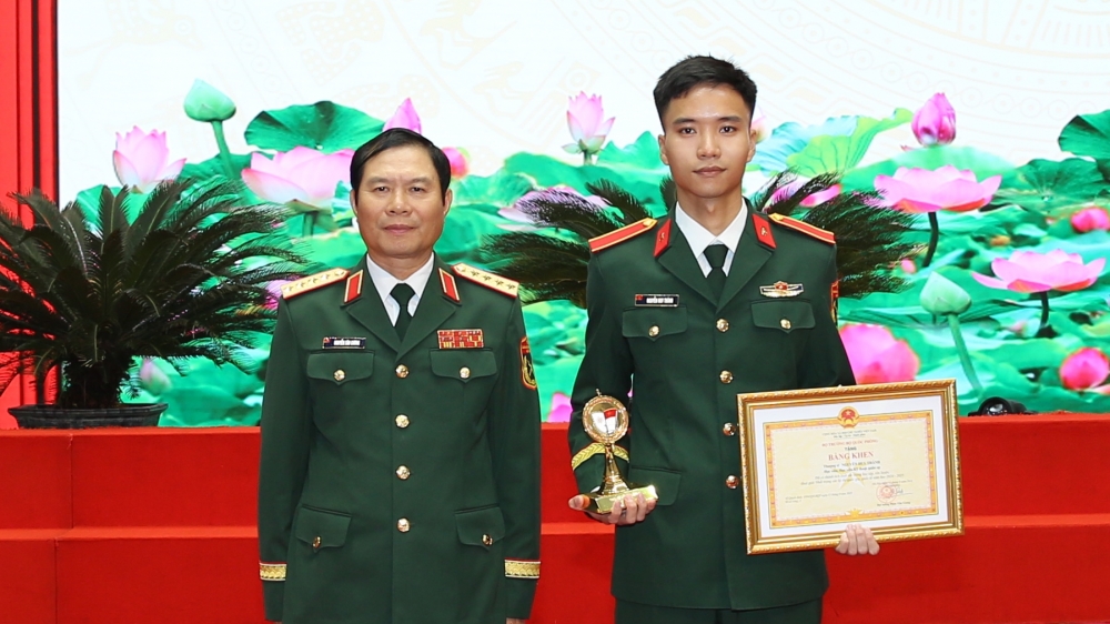 Hành trình bền bỉ của trí tuệ và kỷ luật