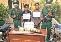 Bắt giữ hai đối tượng đang vận chuyển 3 kg ma túy qua biên giới