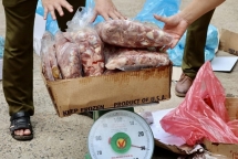 Phát hiện xe khách chở gần 200kg thịt đông lạnh không rõ nguồn gốc đi tiêu thụ