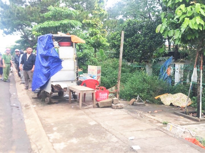 Người phụ nữ bán bánh mì tử vong “bất thường” bên vệ đường nguoi phu nu ban banh mi tu vong bat thuong ben ve duong