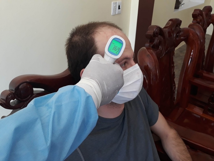 Quảng Bình: Đón và cách ly chuyên gia hang động bay cùng với cô gái Hà Nội nhiễm Sars-CoV-2