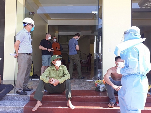 quang binh don va cach ly chuyen gia hang dong bay cung voi co gai ha noi nhiem sars cov2