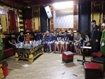 Quán Karaoke treo biển "Nghỉ vì dịch Covid-19" để tổ chức tiệc ma túy cho 76 nam nữ