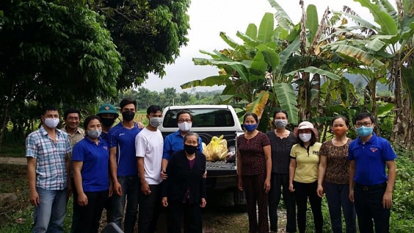 nguoi nguoi cang minh chong dich ke to chuc nhau an mung trong khu cach ly quang binh