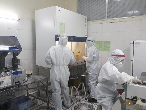 Tỉnh Quảng Bình đưa vào vận hành hệ thống xét nghiệm SARS-CoV-2 tinh quang binh dua vao van hanh he thong xet nghiem sars cov 2