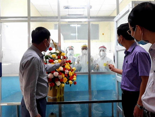 Tỉnh Quảng Bình đưa vào vận hành hệ thống xét nghiệm SARS-CoV-2 tinh quang binh dua vao van hanh he thong xet nghiem sars cov 2