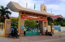 Truy tìm kẻ biến thái đột nhập vào nhà vệ sinh cấp 1 trường để sàm sỡ học sinh