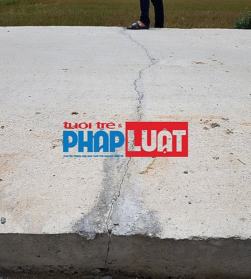Quảng Bình: Đường giao thông gần 10 tỷ vừa thi công xong đã nứt gãy chằng chịt quang binh duong giao thong gan 10 ty vua thi cong xong da nut gay chang chit