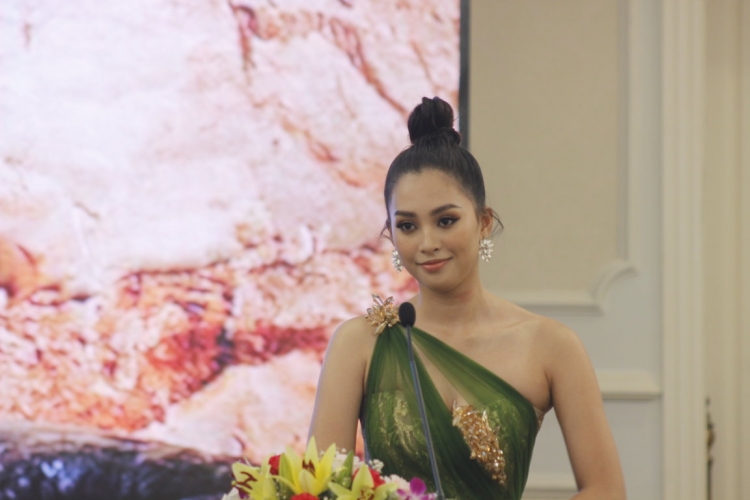 Hoa hậu Việt Nam Trần Tiểu Vy làm đại sứ Lễ hội Hang động Quảng Bình 2019