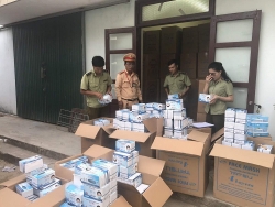 Bắt vụ vận chuyển 1 triệu chiếc khẩu trang y tế lậu ở Quảng Bình